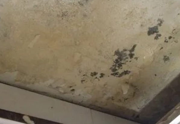 海沧阳台漏水维修公司分享下海沧卫生间渗水维修需要注意哪些问题。